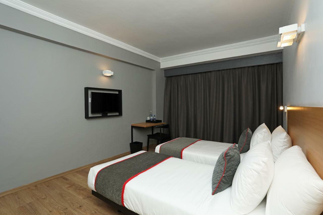 Golden Parkk Hotel Calcuta Exterior foto